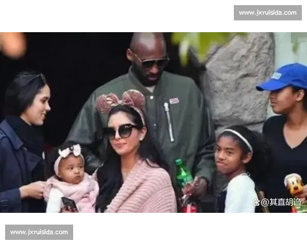 瓦妮莎卡戴珊同框庆生！科勒分手后身材颜值双逆袭